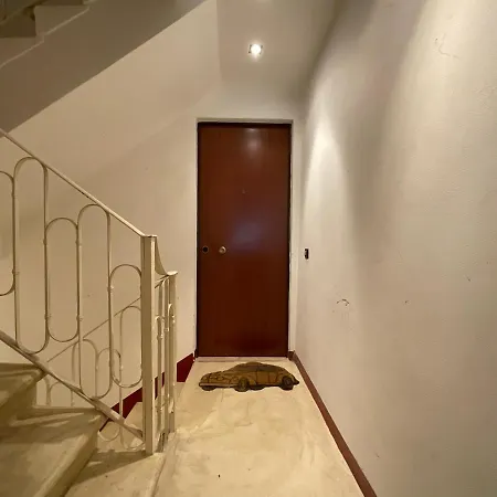 Welc-ōm Battisti Cozy Flat